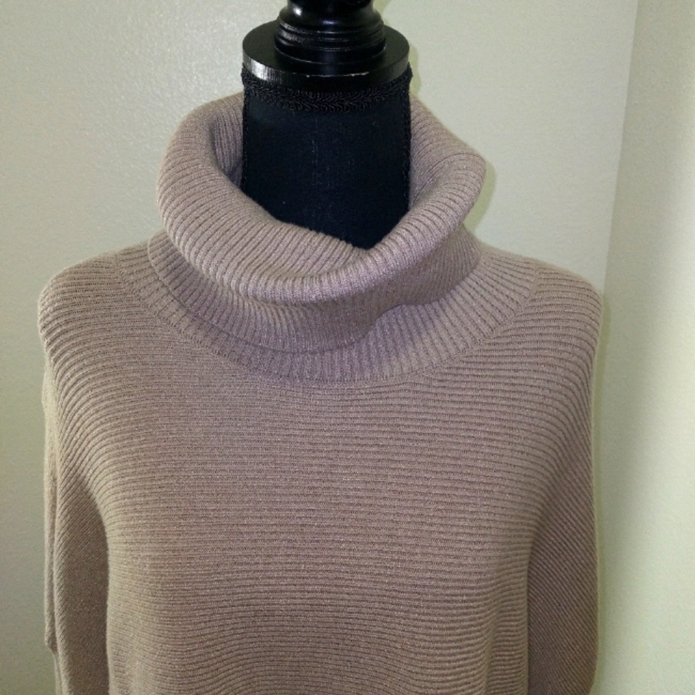 Women's Tan Turtleneck Long Sleeve Sweater- Size L - Picture 6 of 7